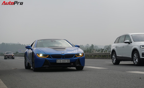 Bóng hồng duy nhất cầm lái BMW i8 tại hành trình siêu xe lớn nhất Việt Nam